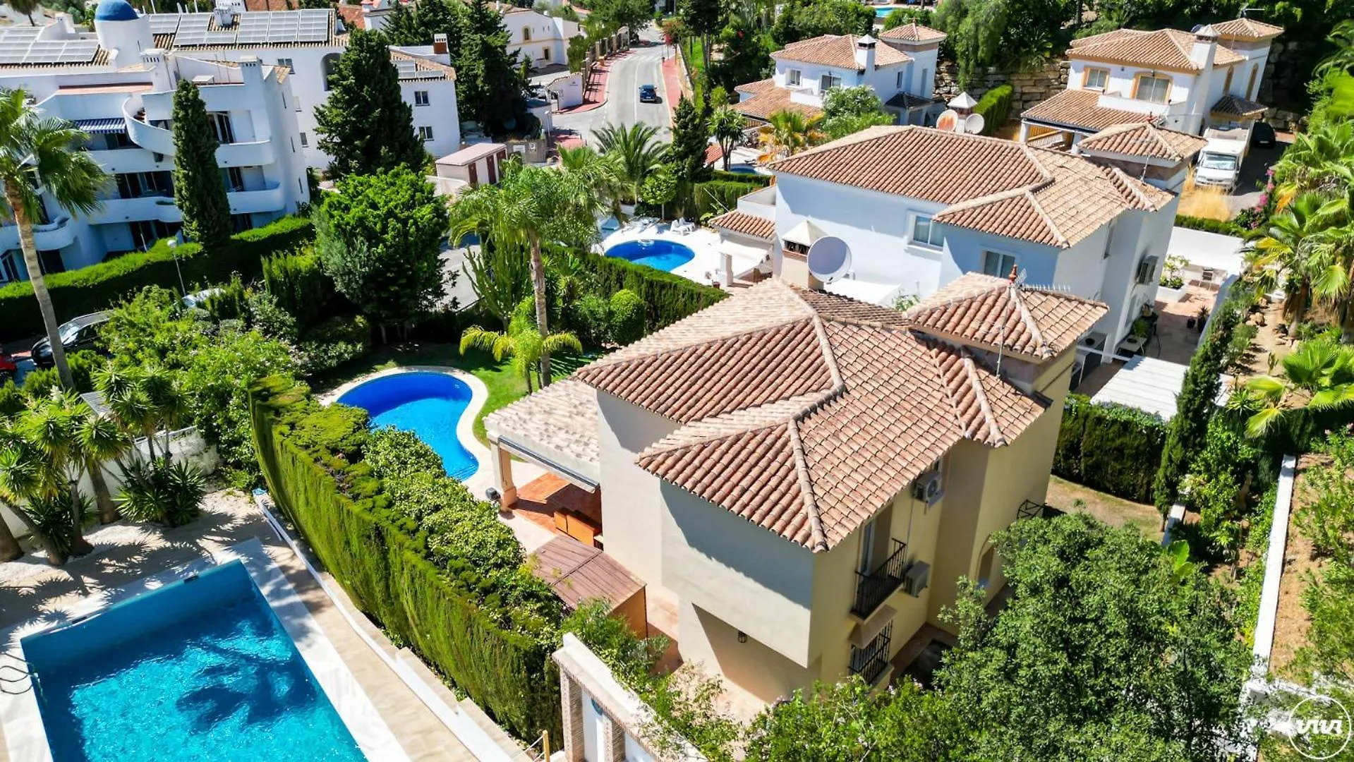 فيلة Vivi Homes -Villa Alpetona Private Pool, Garden & Beach Sitio de Calahonda