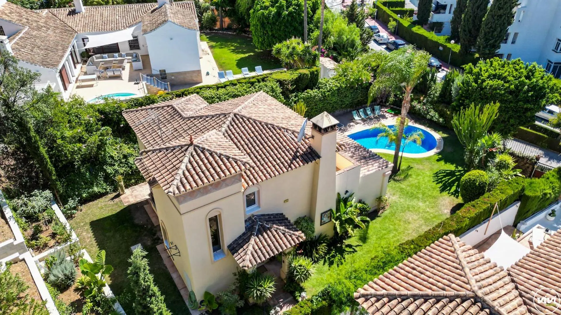 Vivi Homes -Villa Alpetona Private Pool, Garden & Beach Sitio de Calahonda فيلة