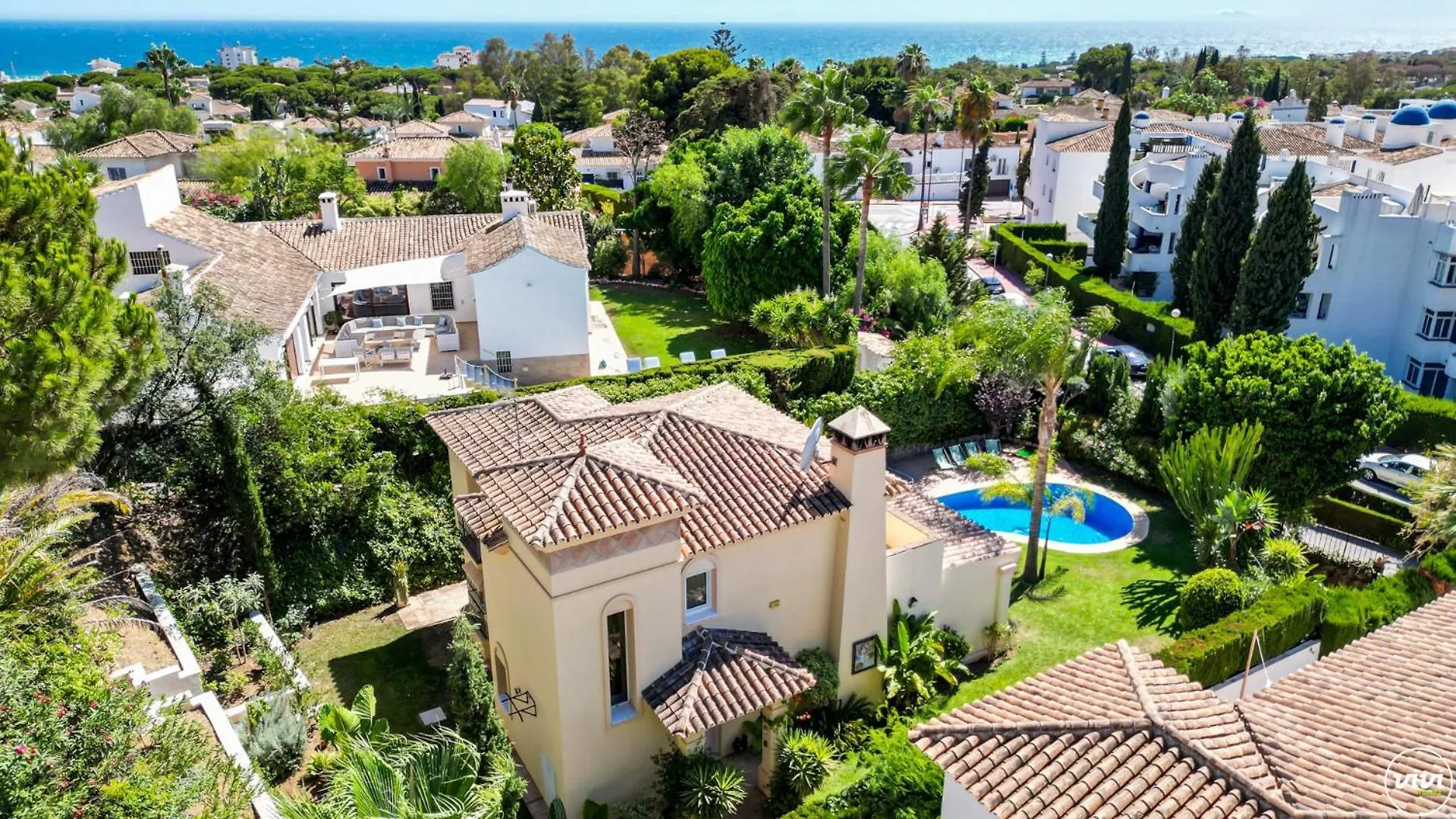 Vivi Homes -Villa Alpetona Private Pool, Garden & Beach Sitio de Calahonda