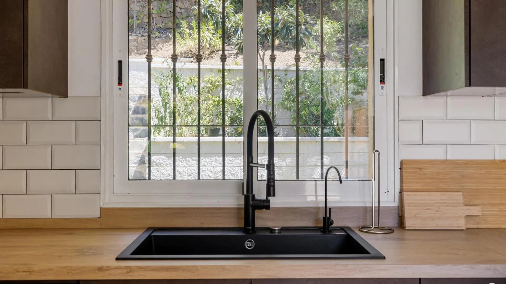 فيلة Vivi Homes -Villa Alpetona Private Pool, Garden & Beach Sitio de Calahonda إسبانيا