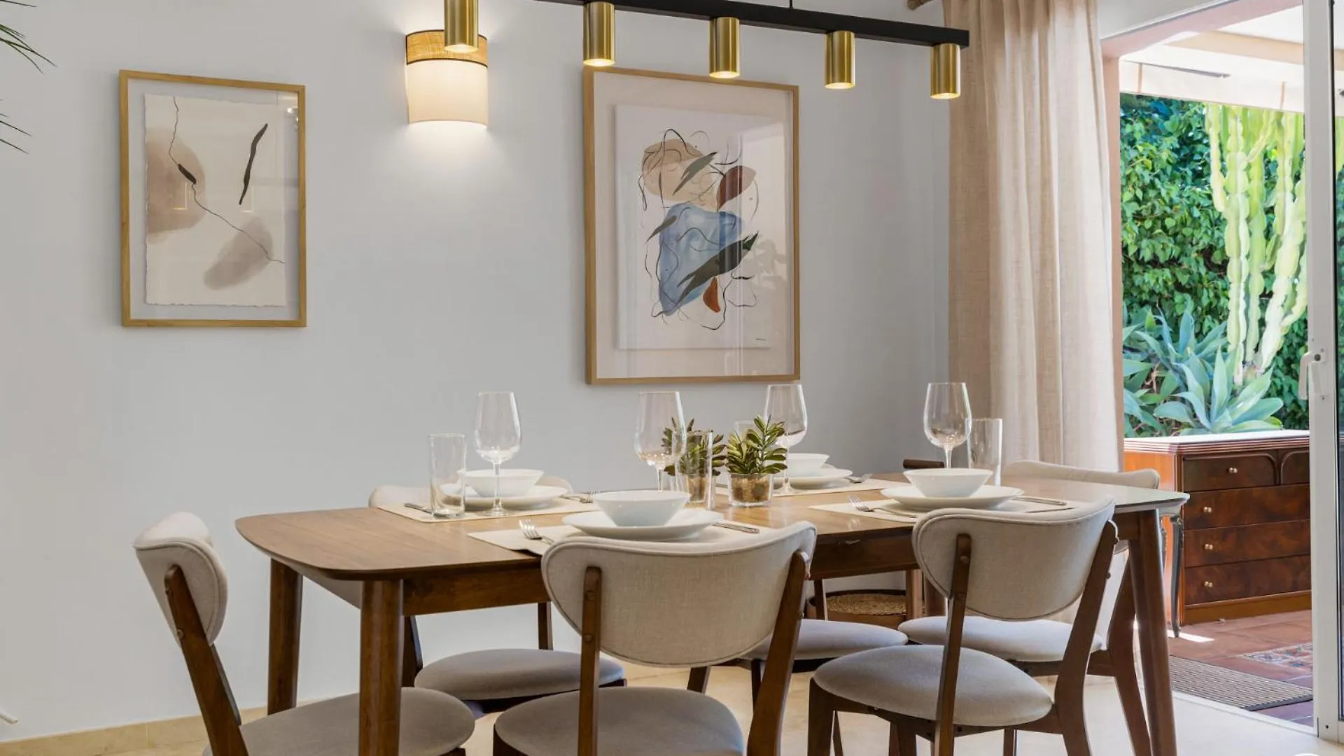 فيلة Vivi Homes -Villa Alpetona Private Pool, Garden & Beach Sitio de Calahonda
