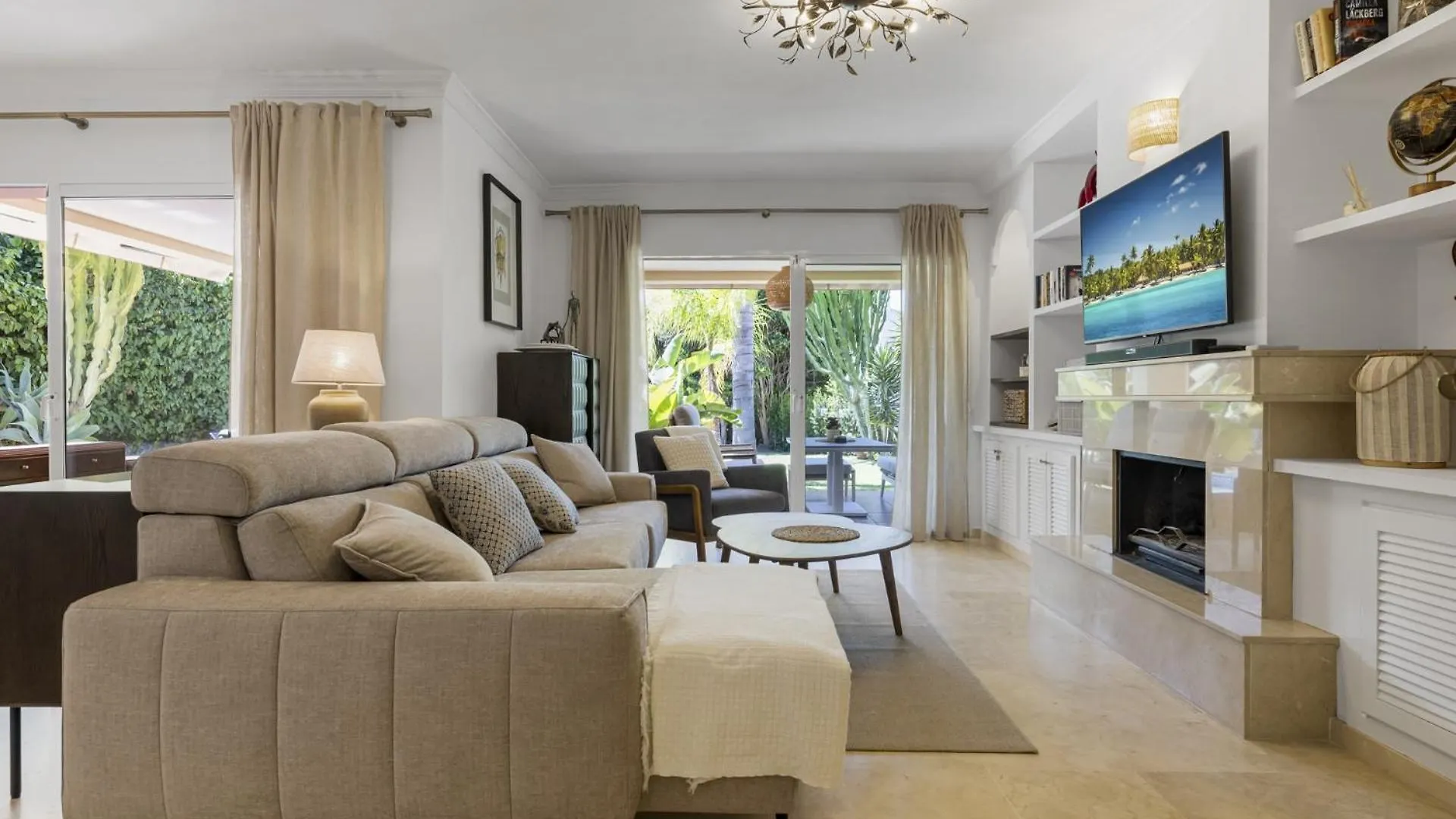 فيلة Vivi Homes -Villa Alpetona Private Pool, Garden & Beach Sitio de Calahonda