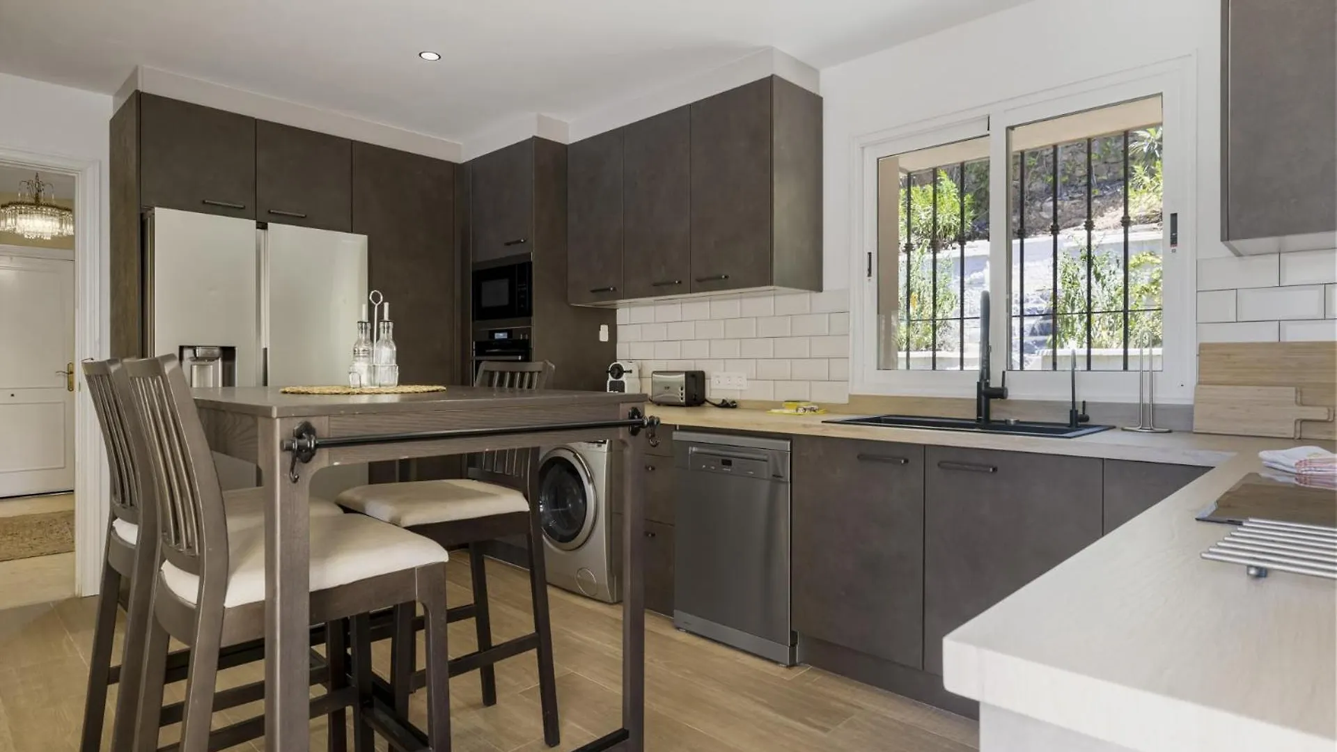 Vivi Homes -Villa Alpetona Private Pool, Garden & Beach Sitio de Calahonda